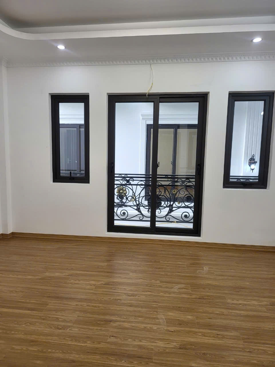 BÁN NHÀ LONG BIÊN_NHÀ MỚI XÂY_MẶT TIỀN RỘNG 6 MÉT